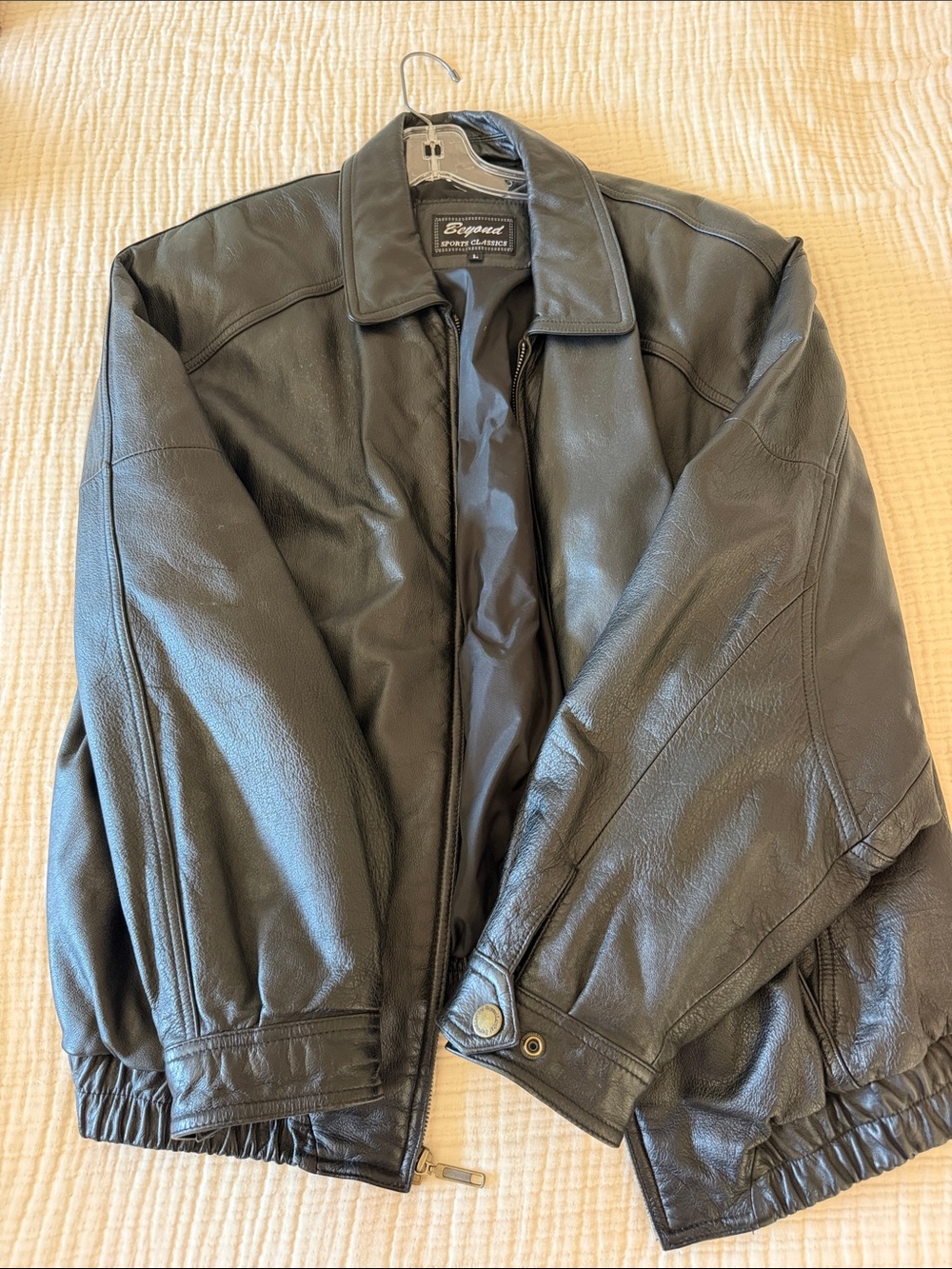 Vintage Beyond Sports Classic Men’s Leather Jacket